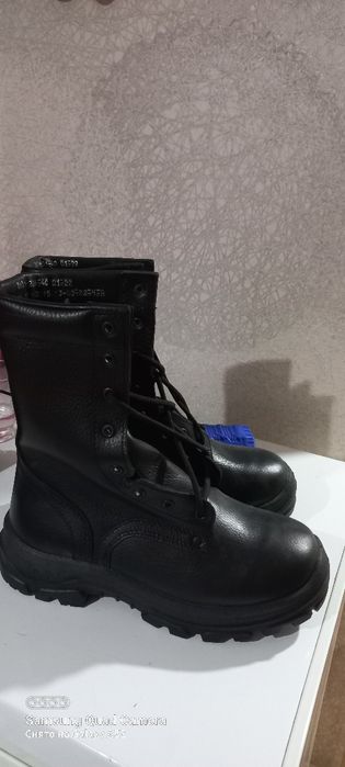 Берцы 40размер. 10000тг черный
