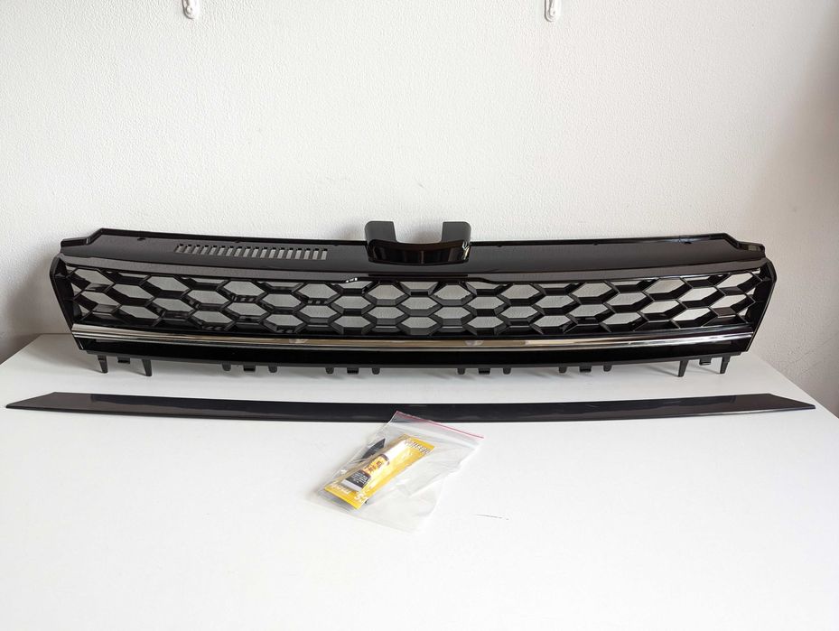 Решетка без емблема ГОЛФ 7 ГТИ  пчелна пита спортна VW GOLF 7 Хром