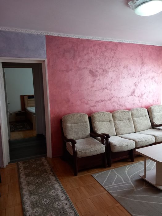 Închiriez apartament 2cam  et1 str.hipodrm(barieră)