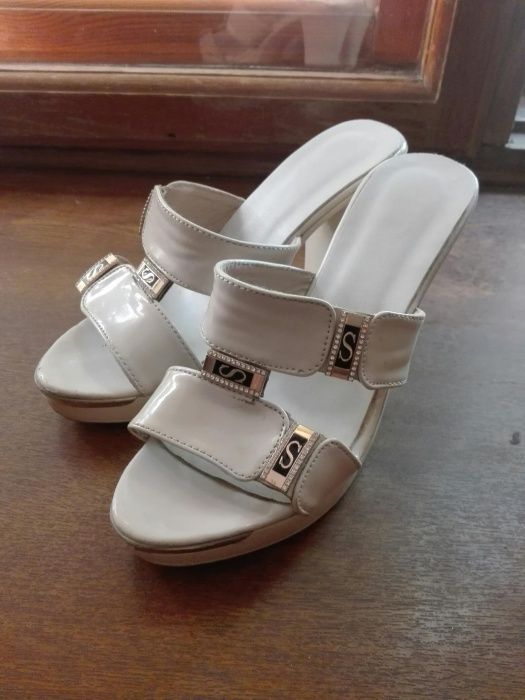 Отдам  босоножки за 2 литра молока 3, 2