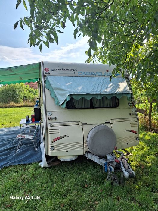 Vând set terasă/umbrar la rulotă