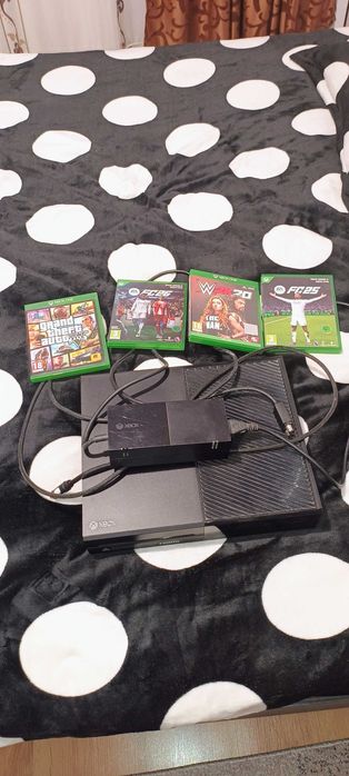 Vând Xbox one in stare bună