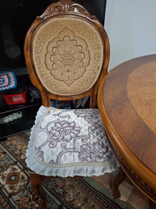 Стол со стульями