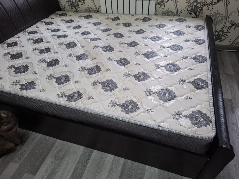 Двухспальная кровать