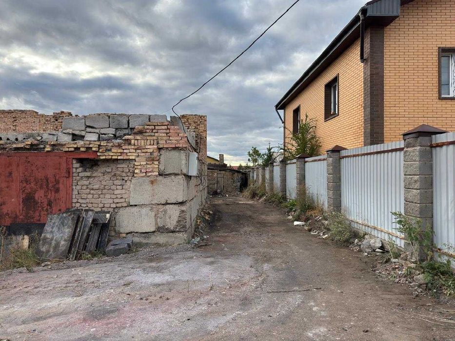Продаётся 2 дома на одной территории.