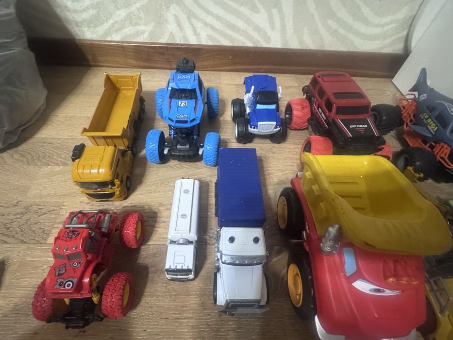 Машинки hot wheels