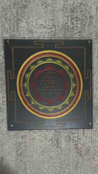 Картина нитями «Шри Янтра»