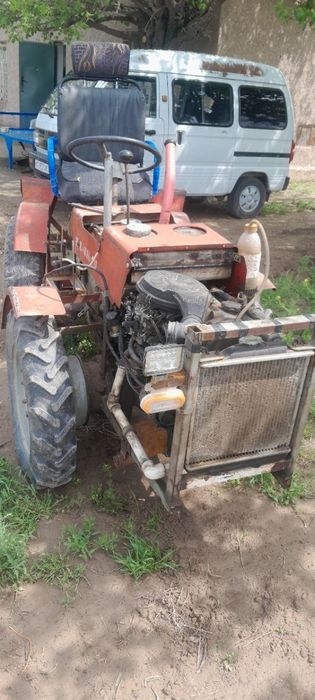 Mini traktor haydashga tayyor