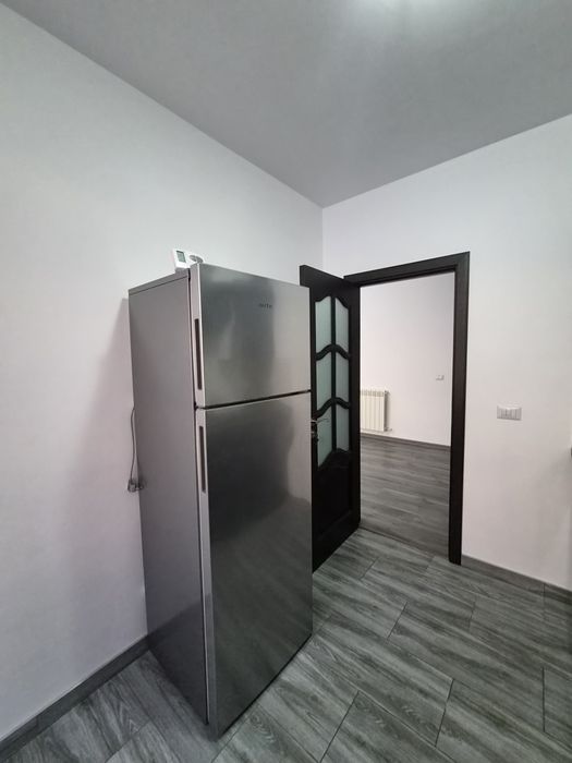 Închiriez apartament cu trei  camere în bloc nou mobilat si utilat - Mai multe