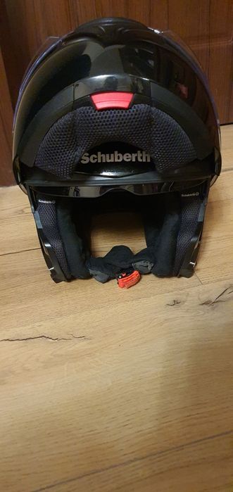 Продавам отваряема каска Schuberth C3
