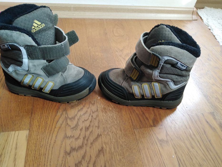 Ботуши. Adidas ..