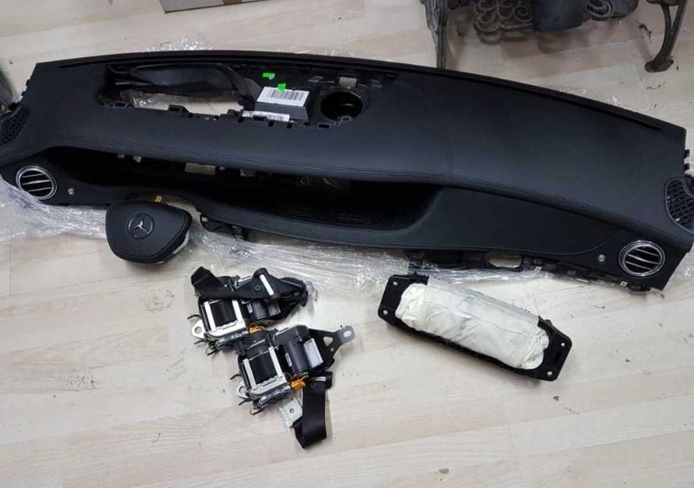 Арматурно табло аирбег колани airbag Mercedes S W222 кожа