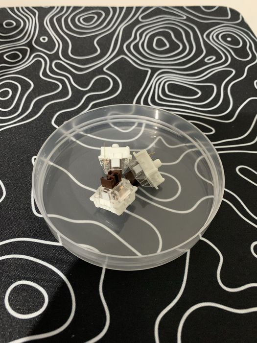 Продам свитчи коричневые