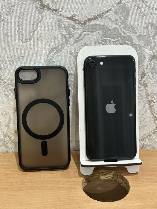 Продам айфон se 2020