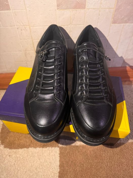 Продаеться крассовки