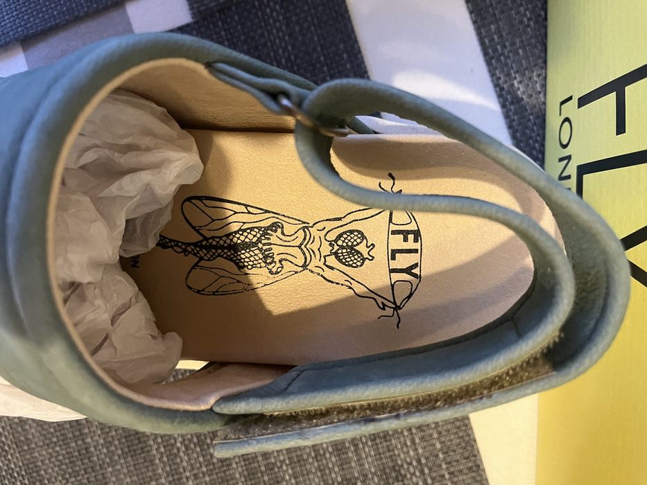 Лятно намаление! Страхотни сандали Fly London