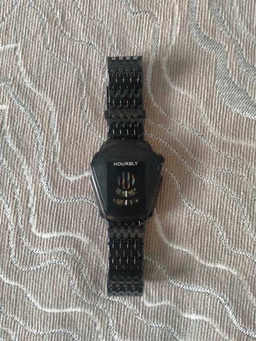 Продам часы HOURSLY.