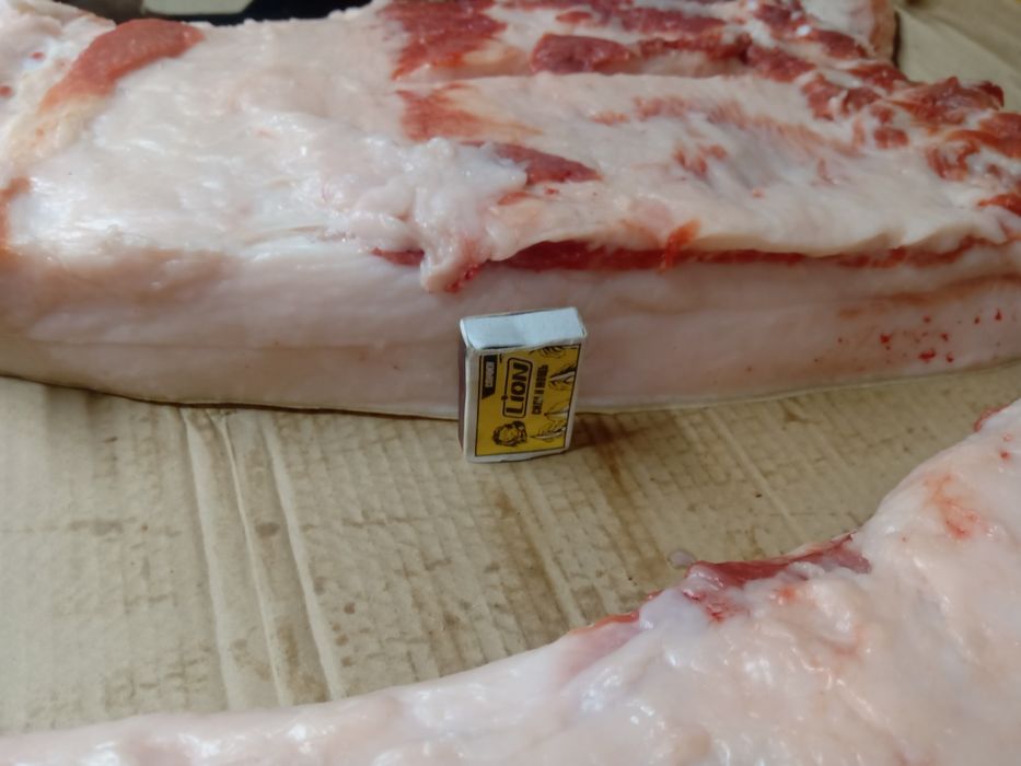 свежее свиное сало