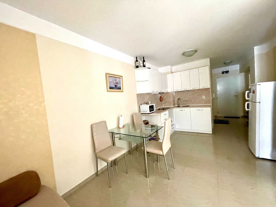 Продава се Тристаен апартамент в Поморие - 83 кв.м за 844 €/кв.м - Снимка #2