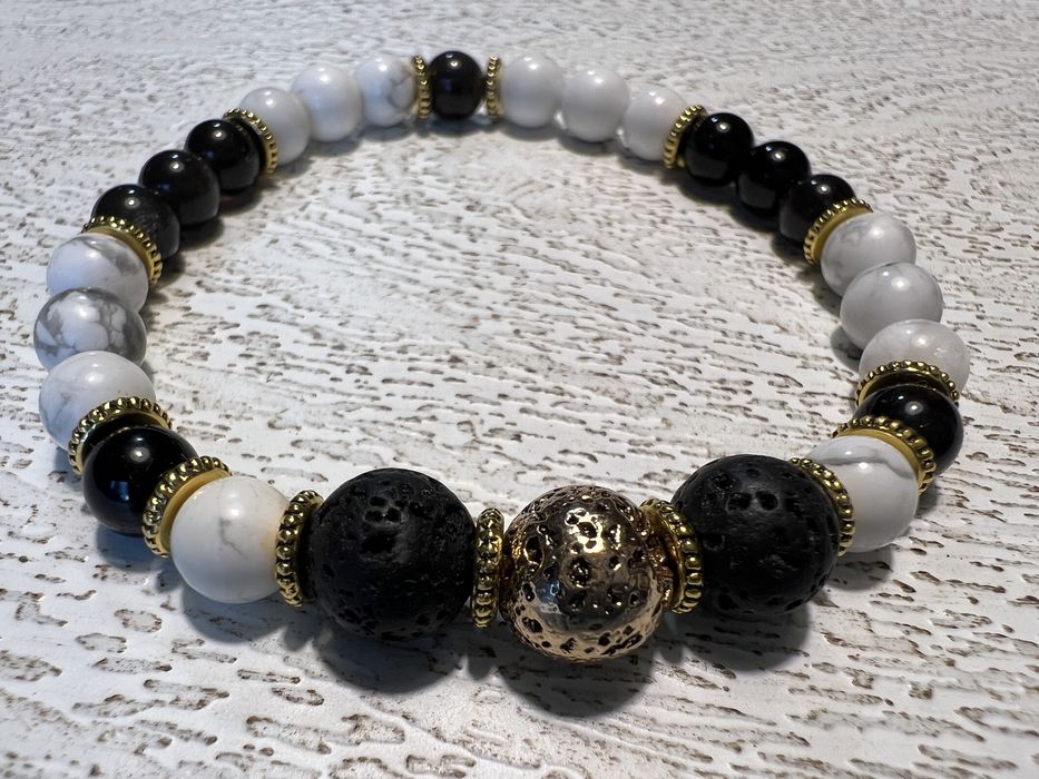 Гривни от полускъпоценни камъни