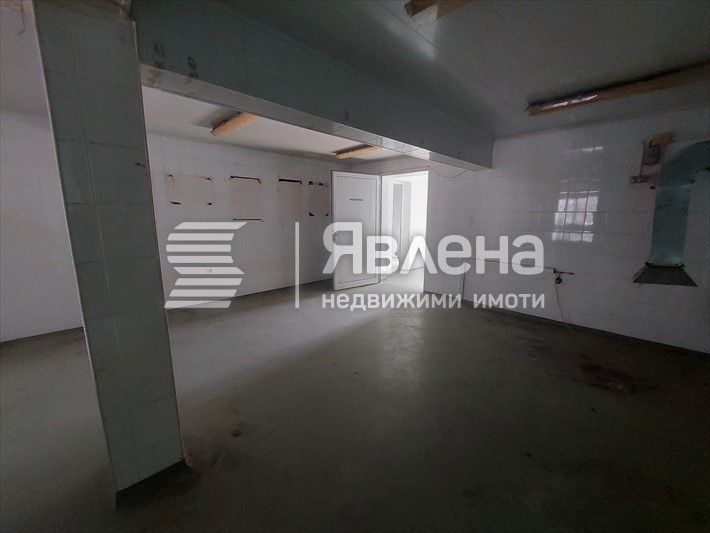 Производствена база и заведение за обществено хранене