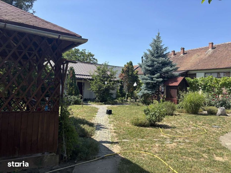 Casă cu 5 camere și garaj în Sag