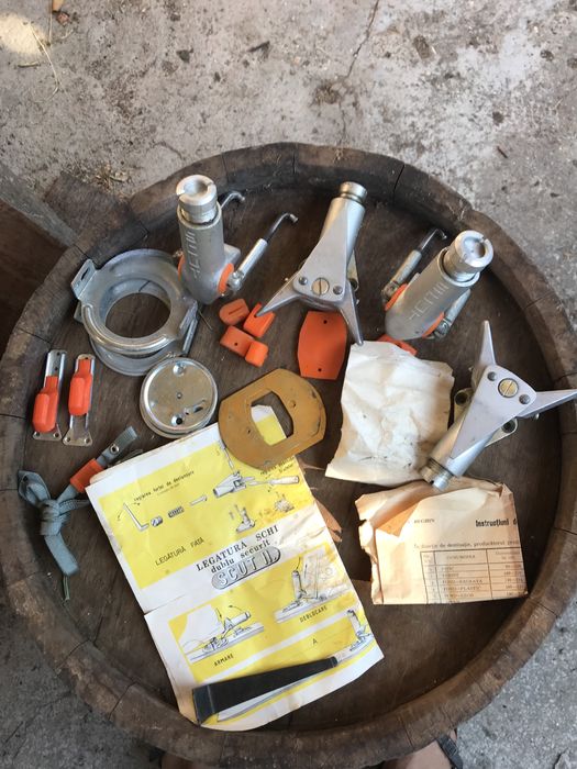 Skiuri colecție Topaz 1,80 m ,noi,nemontate legături