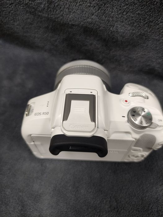 Продаётса фотоаппарат Canon R50