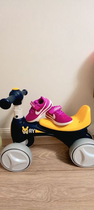 Продам новые кроссовки размер 27