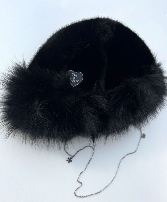 Зимна пухкава шапка