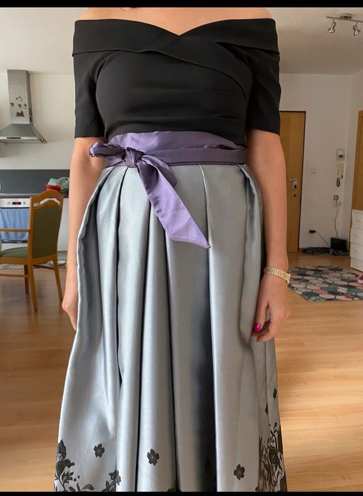 Vind rochita eleganta