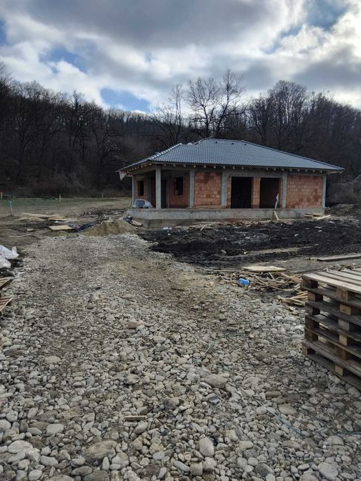 Casa la rosu in Rasnov. Brasov.