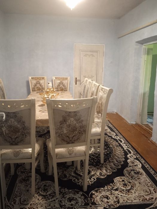 Янгийол центрда 4-хона уйи 3-сотих ери Срочна Сотилади