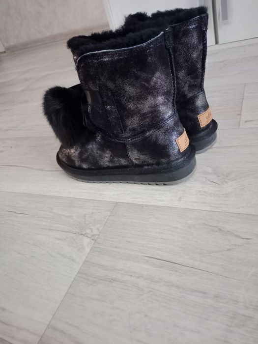 Женская обувь. Продам новые угги