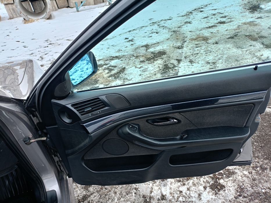 Продаётся  BMW 523i E39