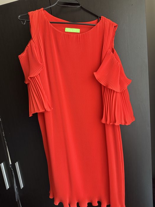 Рокля 38 размер,обличана веднъж