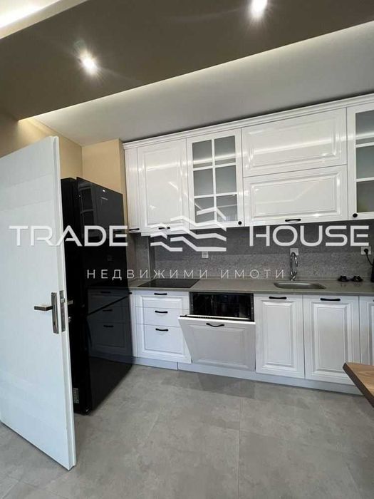 Дава се под наем Двустаен апартамент в Пловдив, Христо Смирненски - 76 кв.м за 425 € - Снимка #2