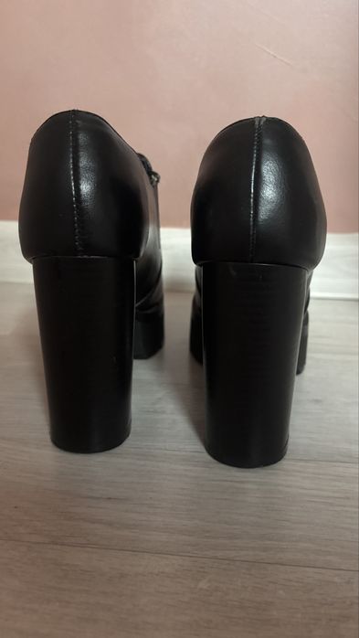 Botine cu calapod inalt , marime 36