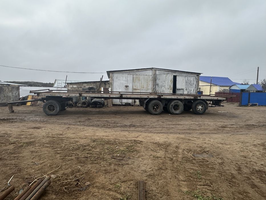 Прицеп для перевозки рулонов.