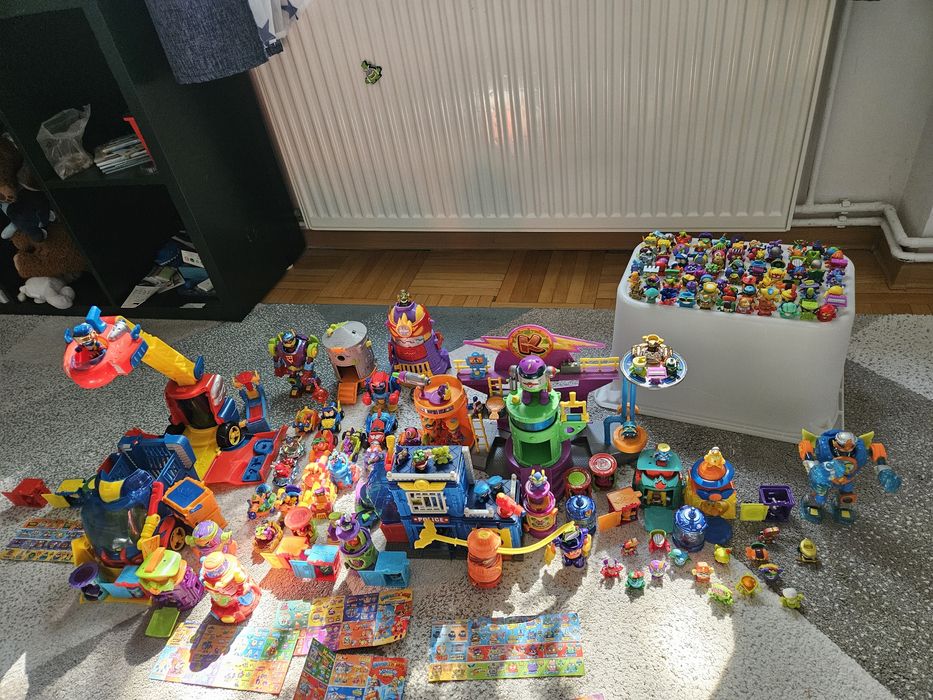 Colecție SuperThings XXL – peste 80 de figurine + seturi mari + vehicule