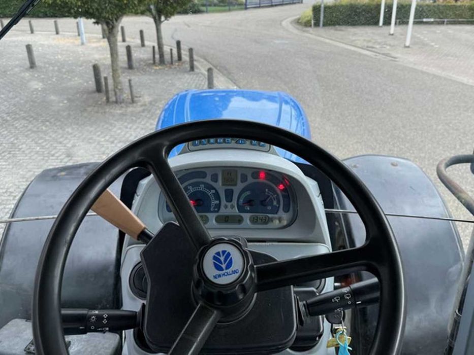 Трактор колесный  New Holland T7040 Power Command