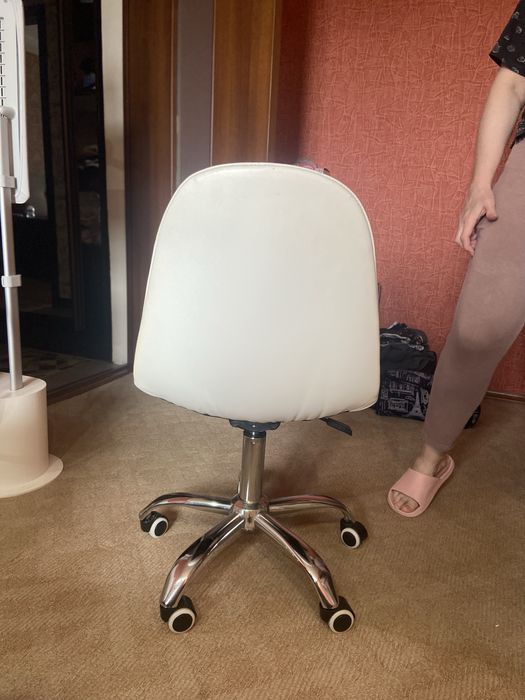 Продам крутящийся стул