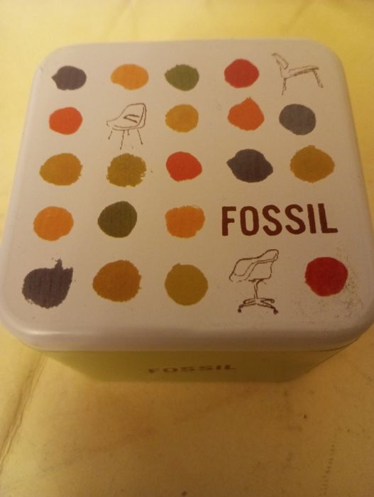 Часовник Fossil с кристали