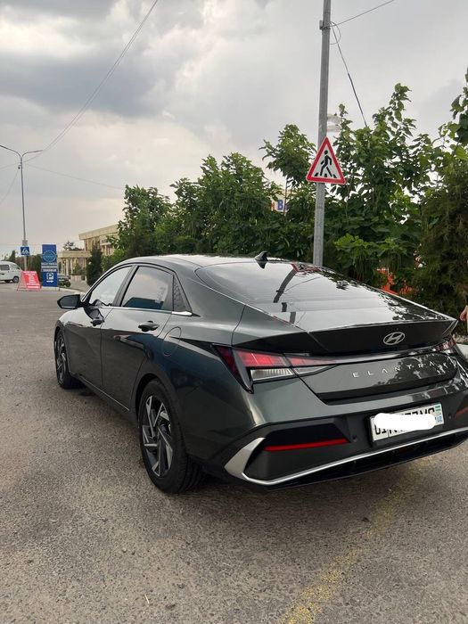 Hyundai Elantra 2023
