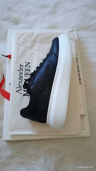 Adidași MaQueen piele