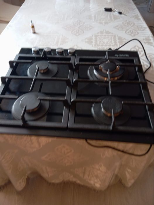 Продам газовую плиту