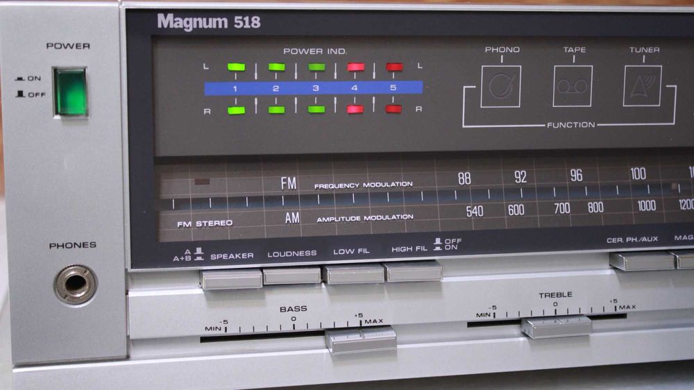 Statie/Amplificator/Tuner Magnum/Uher 2 x35W.