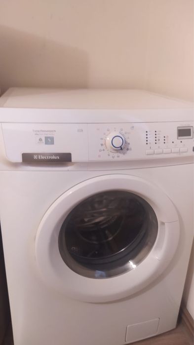 Masina de spalat cu uscator Electrolix