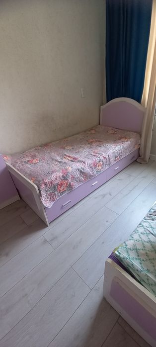 Детская кровать и Шифоньер
