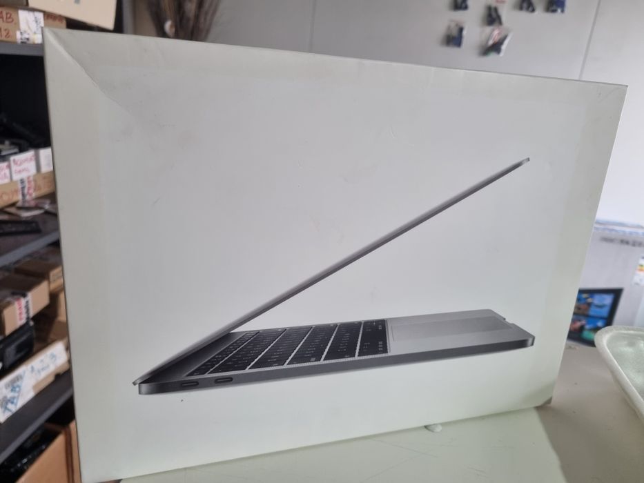 Cutie originala MacBook Pro 2017 A1708